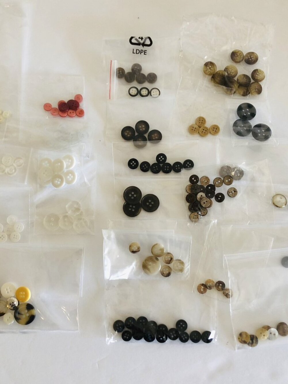 Assorted 160 Buttons Bundle Lot 4-Hole 2-Hole Sewing Various Size Multicolor